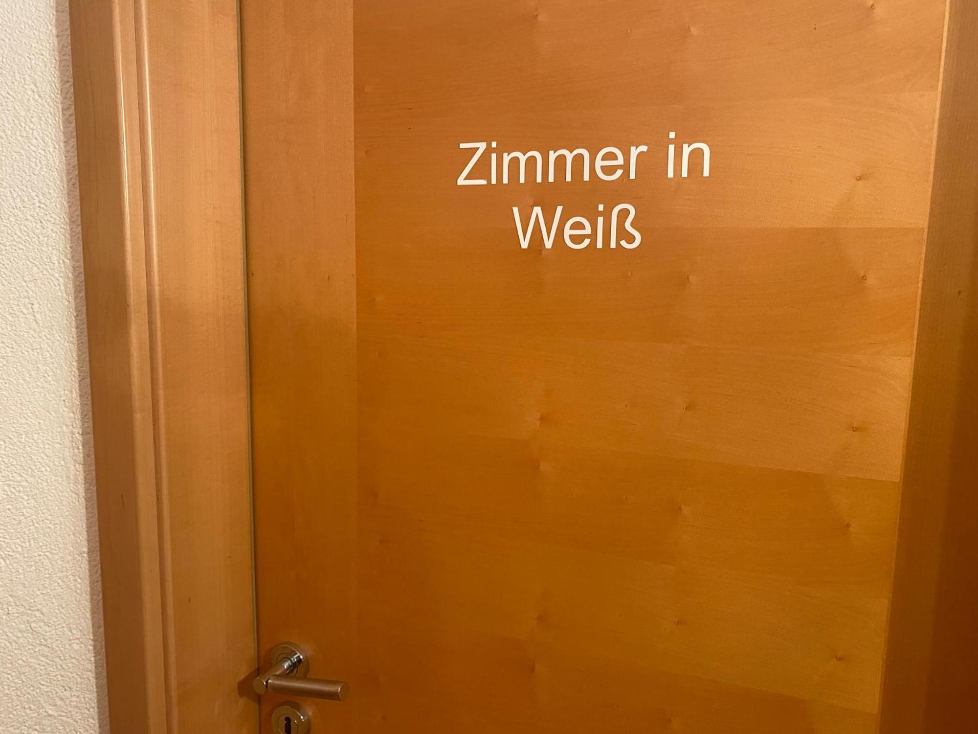 Ferienzimmer Oelhaf In Weiss Self Check-in Mit Key-tresore Privatunterkunft